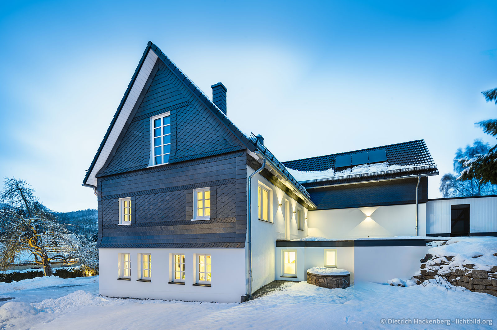 Abendstimmung mit Blick auf die Terrasse. Ferienwohnung Sauerland - Fachwerkhaus Eiben, Benolpe