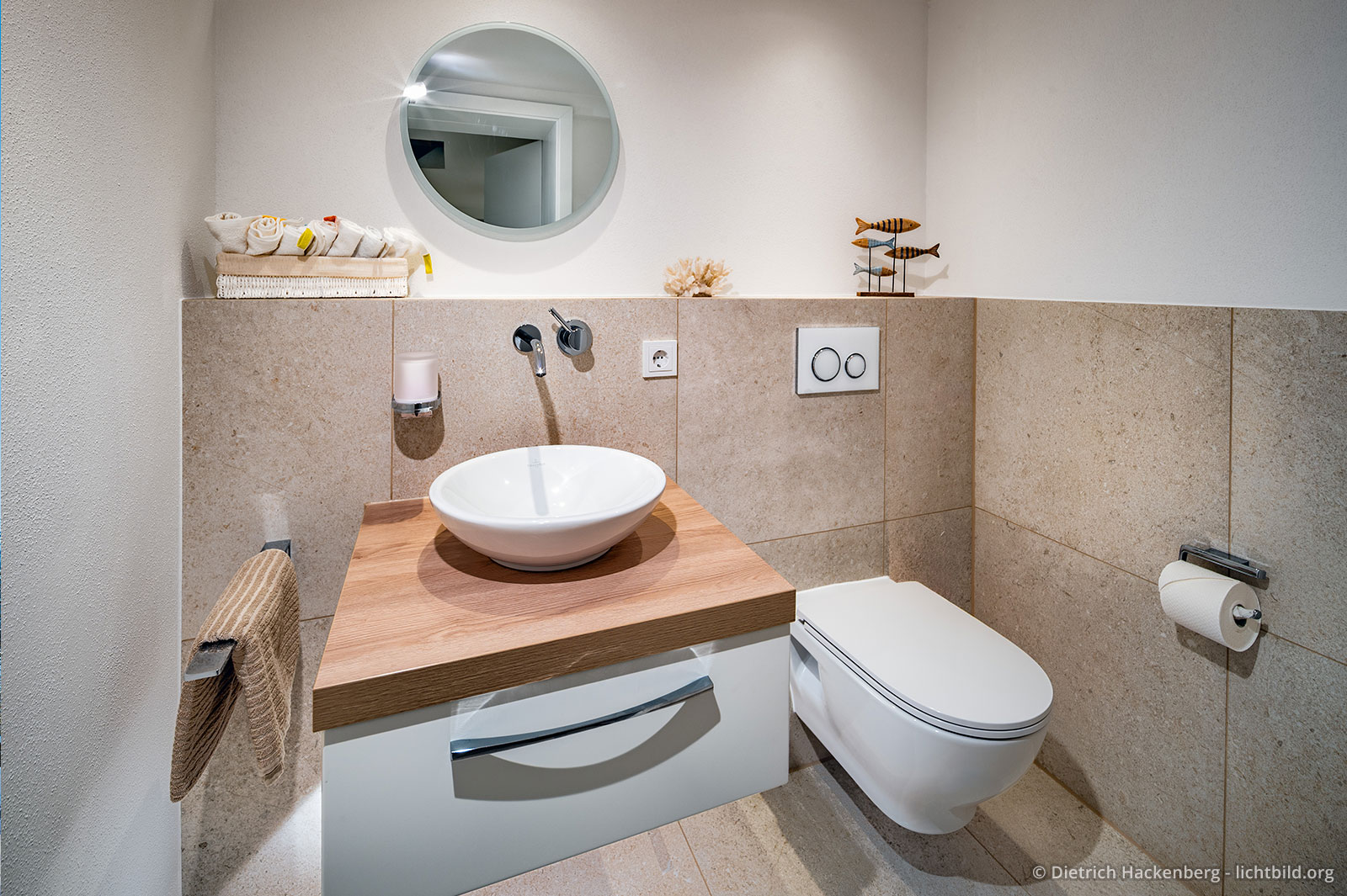 Gästetoilette im Erdgeschoß. Ferienwohnung Sauerland - Fachwerkhaus Eiben, Benolpe